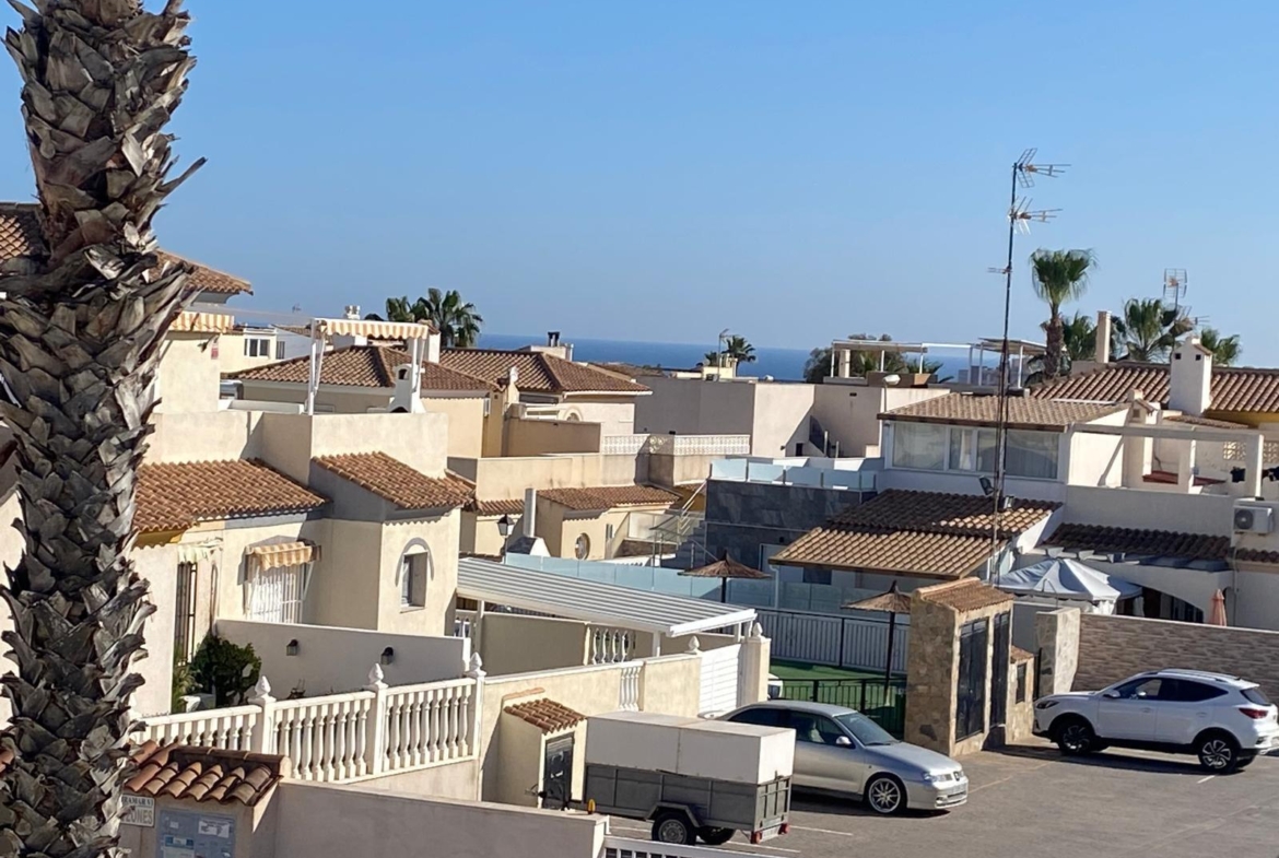 Detached chalet in Torrevieja (Torreblanca), just 300 meters from the sea.