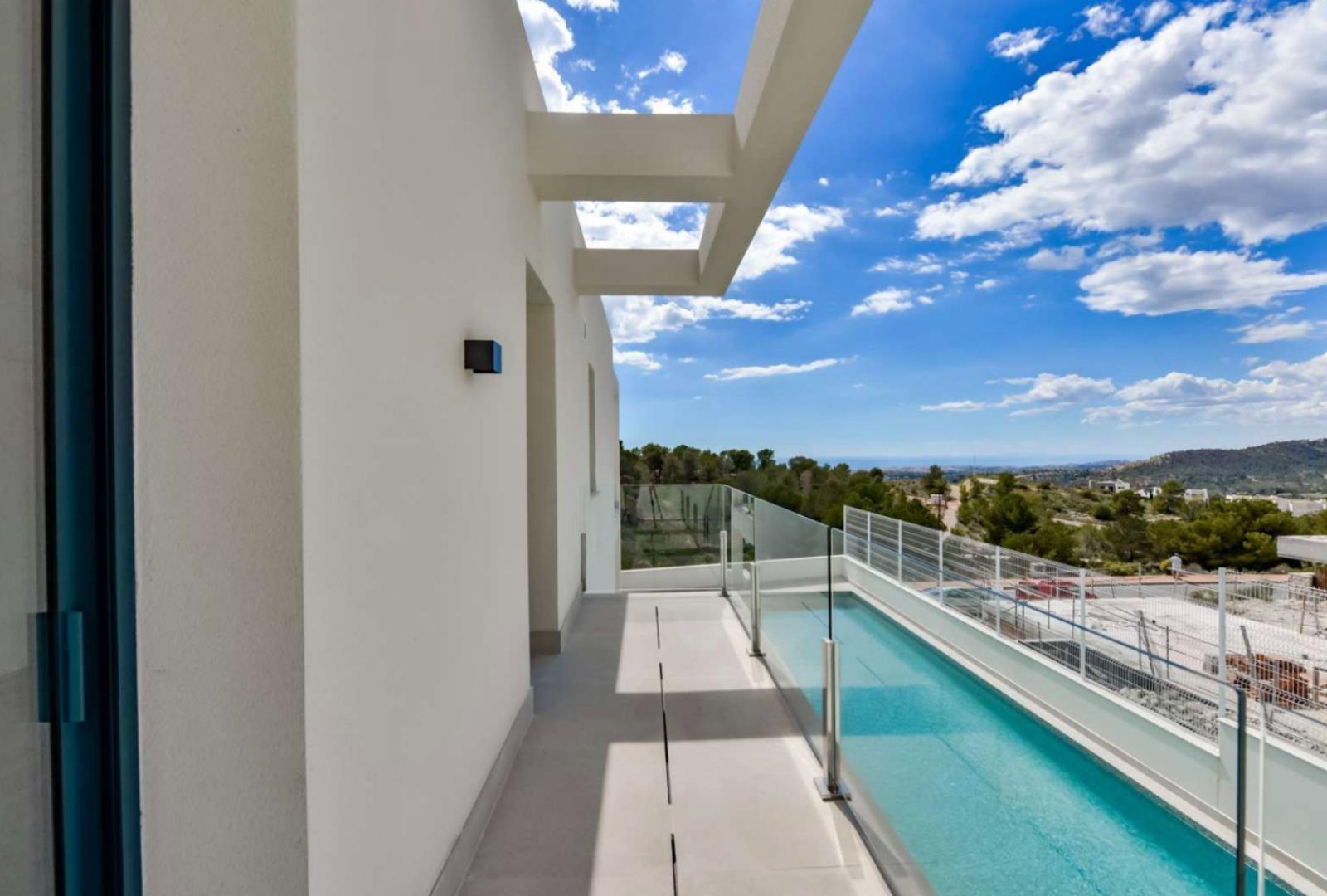 Nieuw gebouwde villa in Golf Bahía Luxe, ruimte en energie-efficiëntie