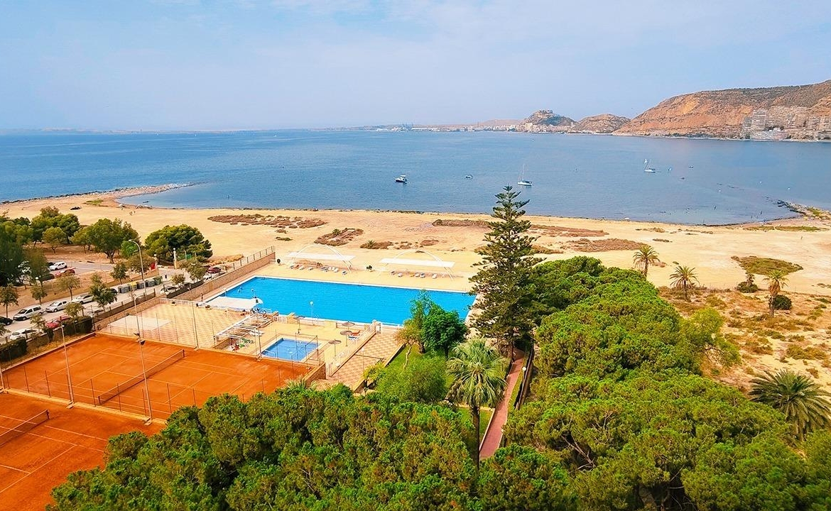 EXCLUSIVA VIVIENDA DE 178 METROS EN PRIMERA LÍNEA EN CABO HUERTAS