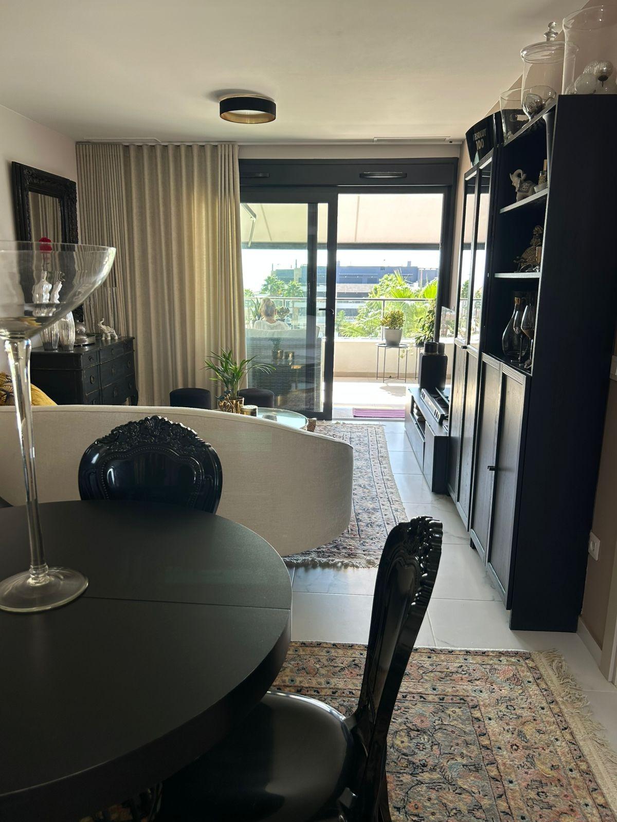 3-3-186 ÁTICO EN PLAYA FLAMENCA CON SOLARIUM PRIVADO. 2 DORM. 2 BAÑOS. 80 M2 DE SUPERFICIE. PISCINAS COMUN.