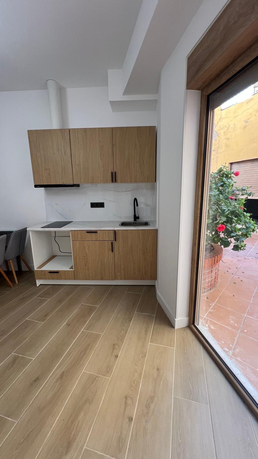 3-3-192 REFORMADO ESTUDIO A 300 METROS DE PLAYA LA MATA. CON SUPERFICIE 32 M2.