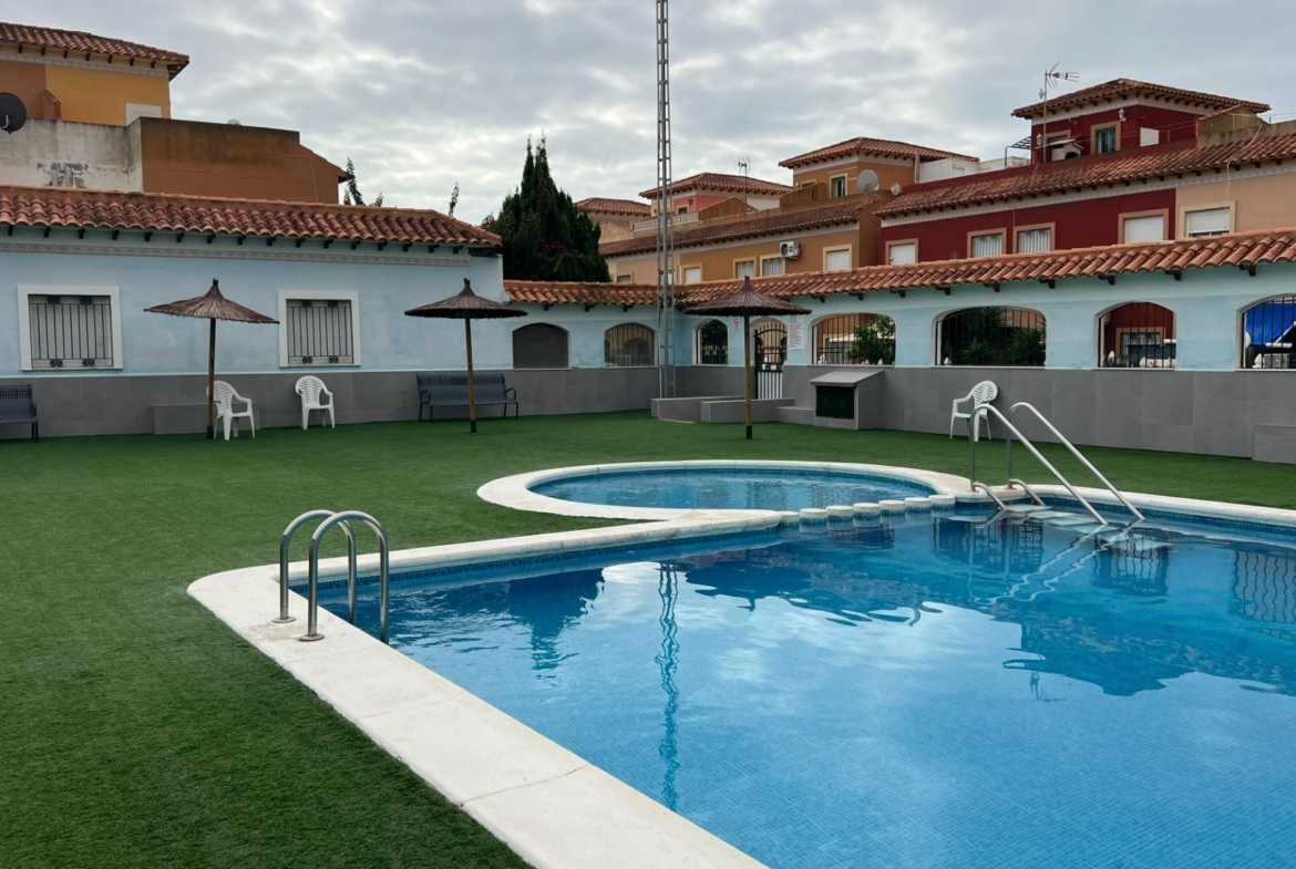 🏡 Your lakeside home with ☀️ solarium and 🌿 private garden in Torrevieja!