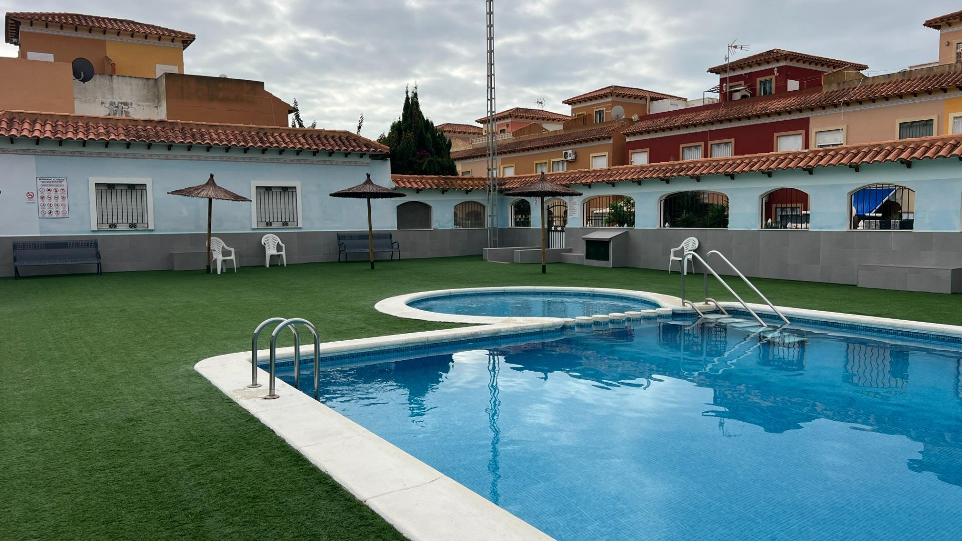 🏡 Your lakeside home with ☀️ solarium and 🌿 private garden in Torrevieja!