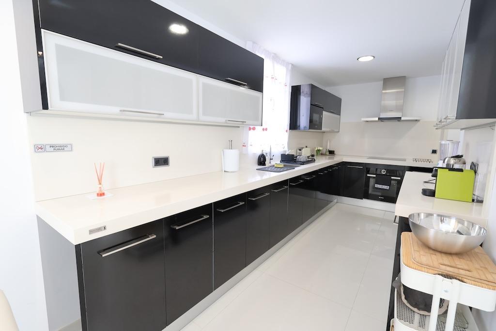 Cabo Roig Vrijstaande villa op een hoek grond van 415 m2 met twee straten