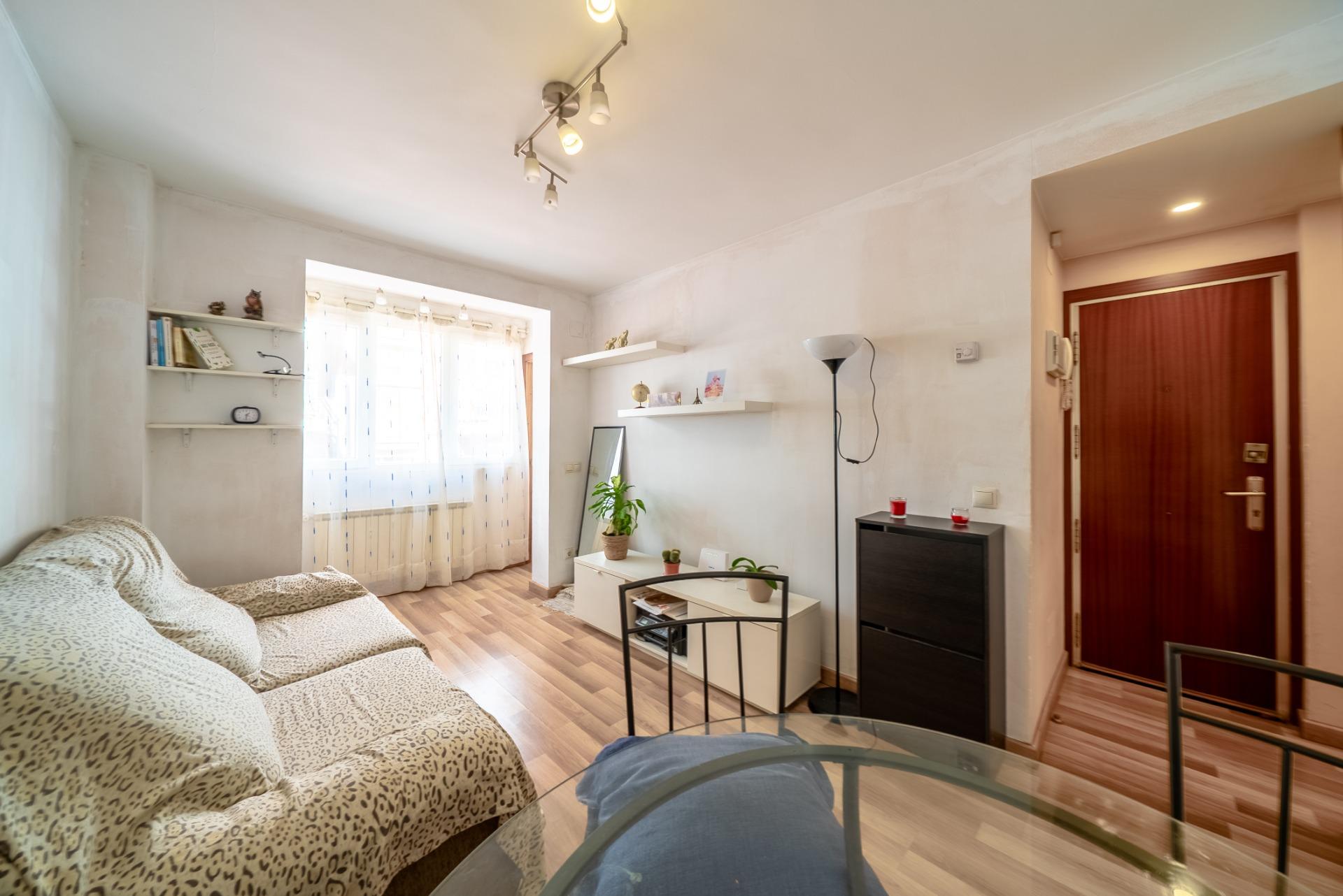3-3-208 BRIGHT EXTERIOR APARTMENT IN CIUDAD LINEAL