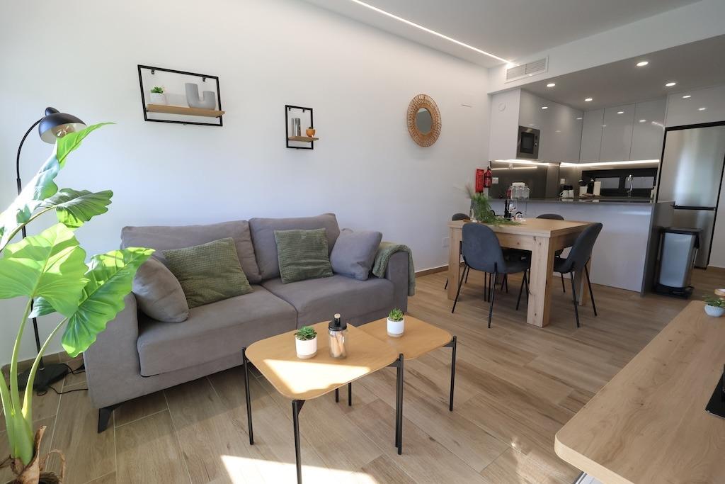 Modern & Move-In Ready Apartment in Villamartin