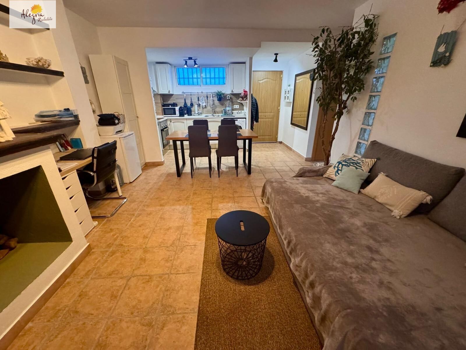 Se vende piso al lado del mar