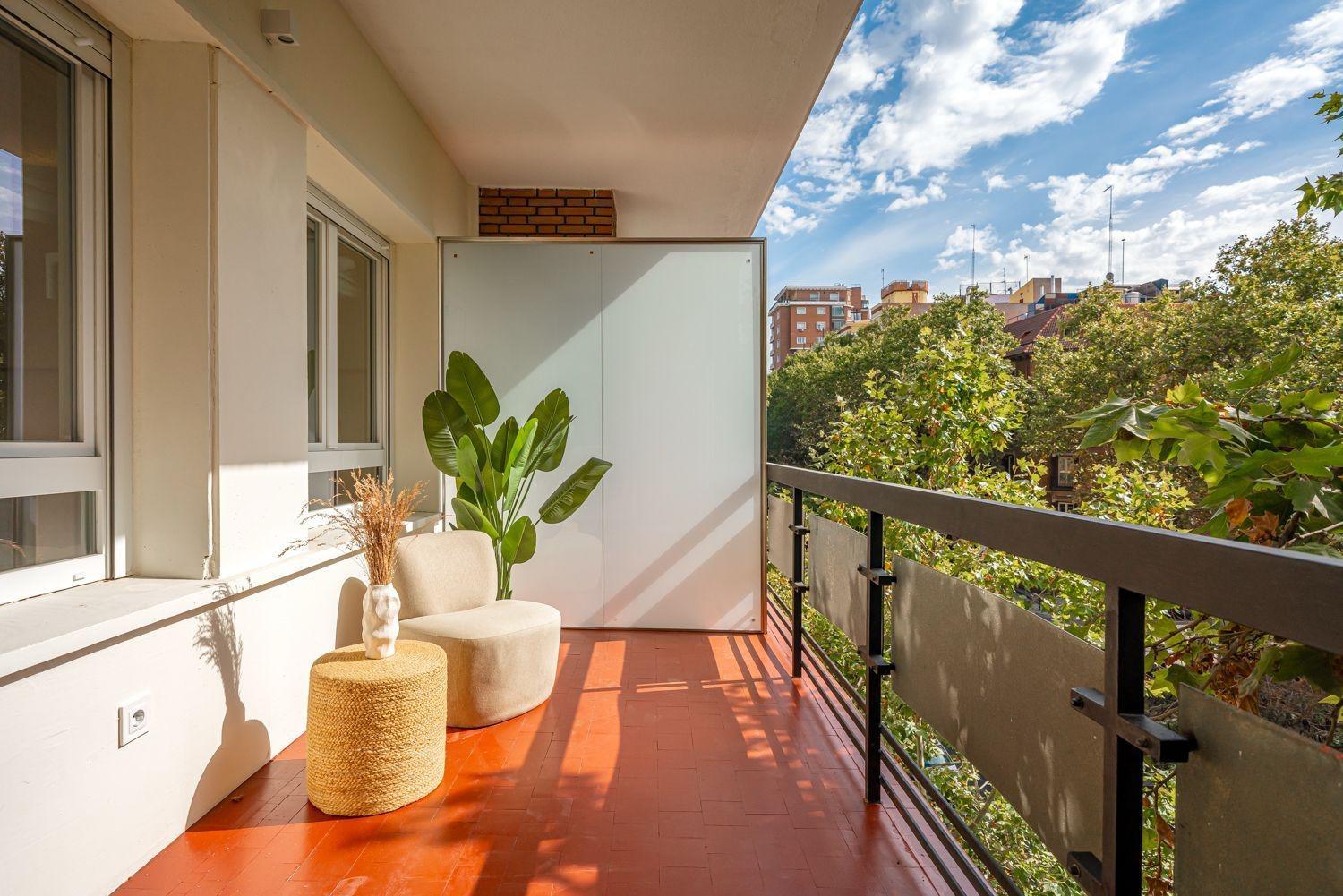 ELEGANT VOLLEDIG GERENOVEERD APPARTEMENT MET TERRAS IN ARAPILLES, MADRID