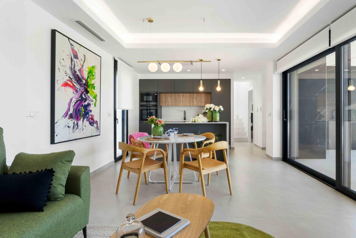 LUXURY VILLAS. NEW CONSTRUCTION. PILOT FLAT DONE.