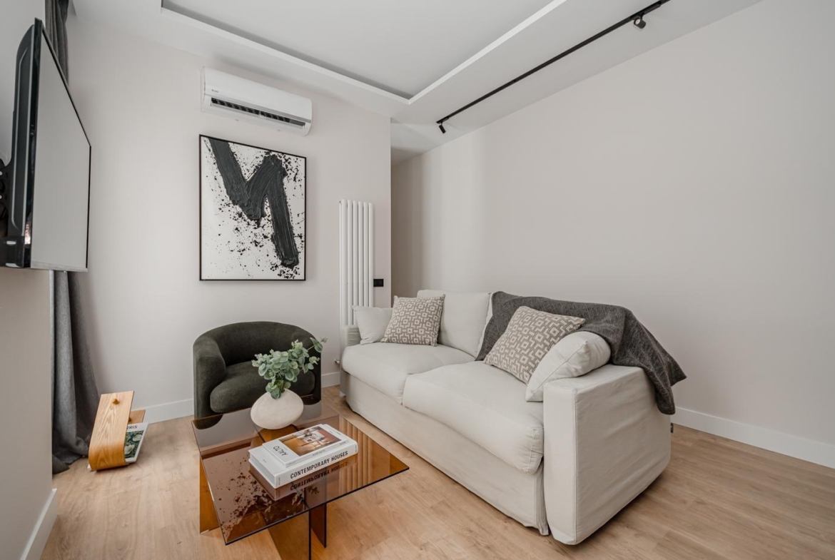 COMPLETELY RENOVATED HOUSING FOR SALE IN THE CENTRAL AREA, MADRID