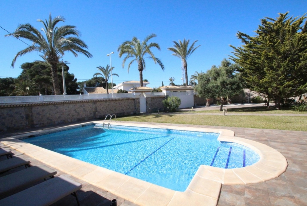 Luxe villa in Cabo Roig