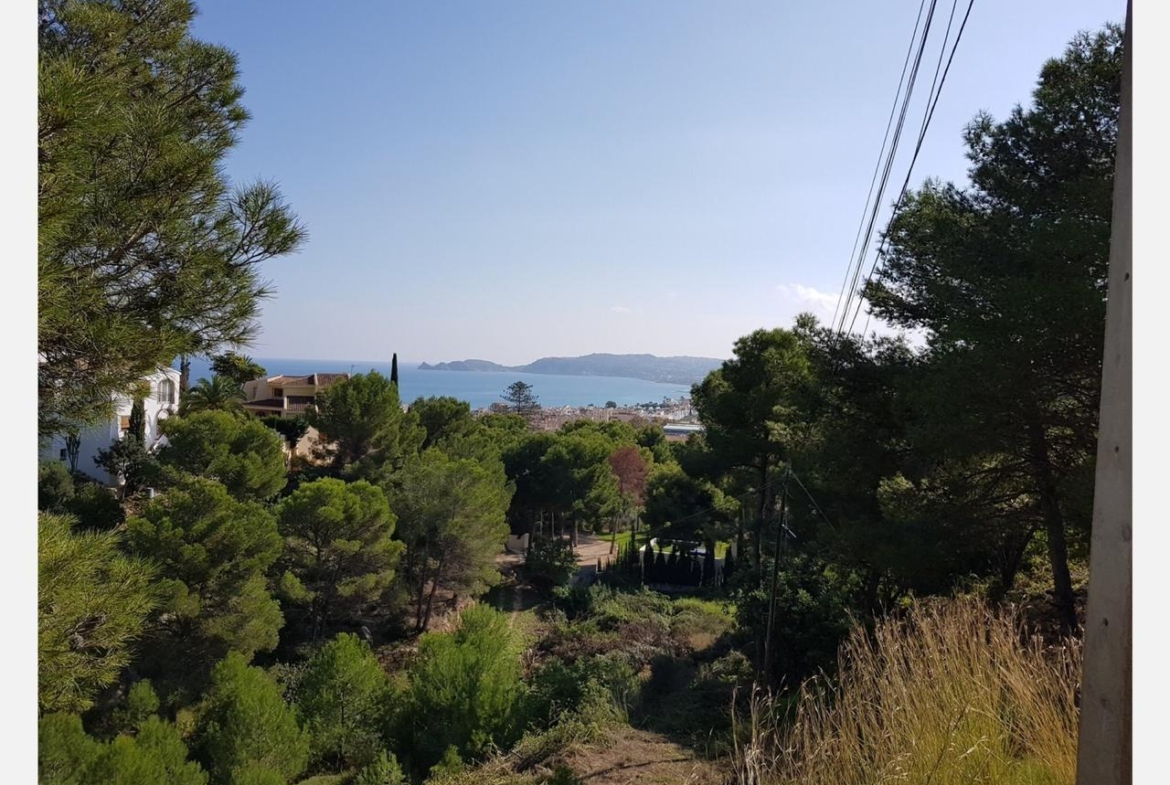 Urban plot in Javea with sea views