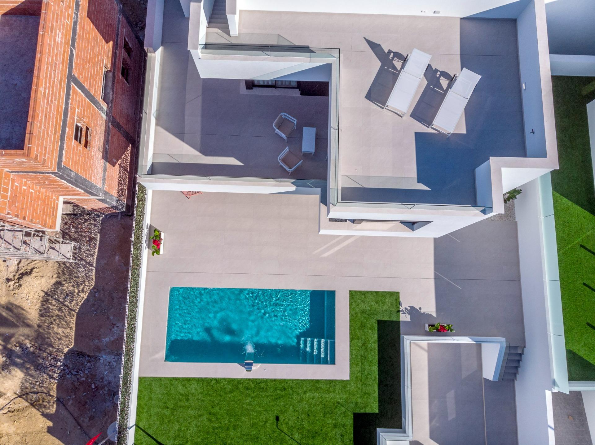LUXURY VILLAS. NEW CONSTRUCTION. PILOT FLAT DONE.