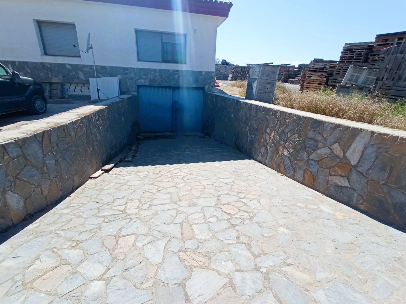 INDEPENDENT VILLA OF 500M2 – LAND OF 10,000M2 NEXT TO BONALBA – MUCHAMIEL