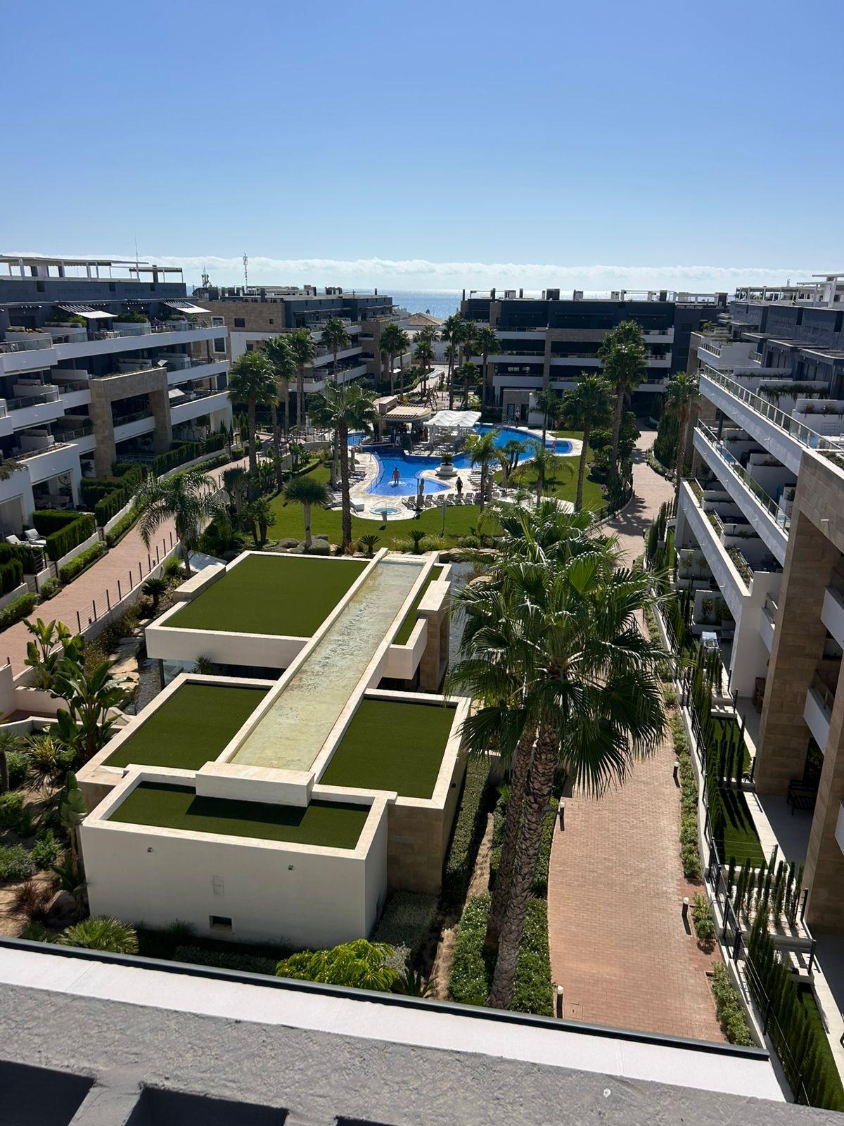 3-30-54 ÁTICO EN PLAYA FLAMENCA CON SOLARIUM PRIVADO. 2 DORM. 2 BAÑOS. 80 M2 DE SUPERFICIE. PISCINAS COMUN.