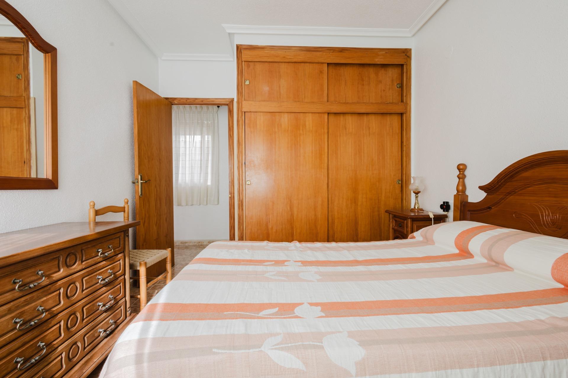 AMPLIO ÁTICO JUNTO A LA PLAYA DE 2 HABITACIONES + GARAJE