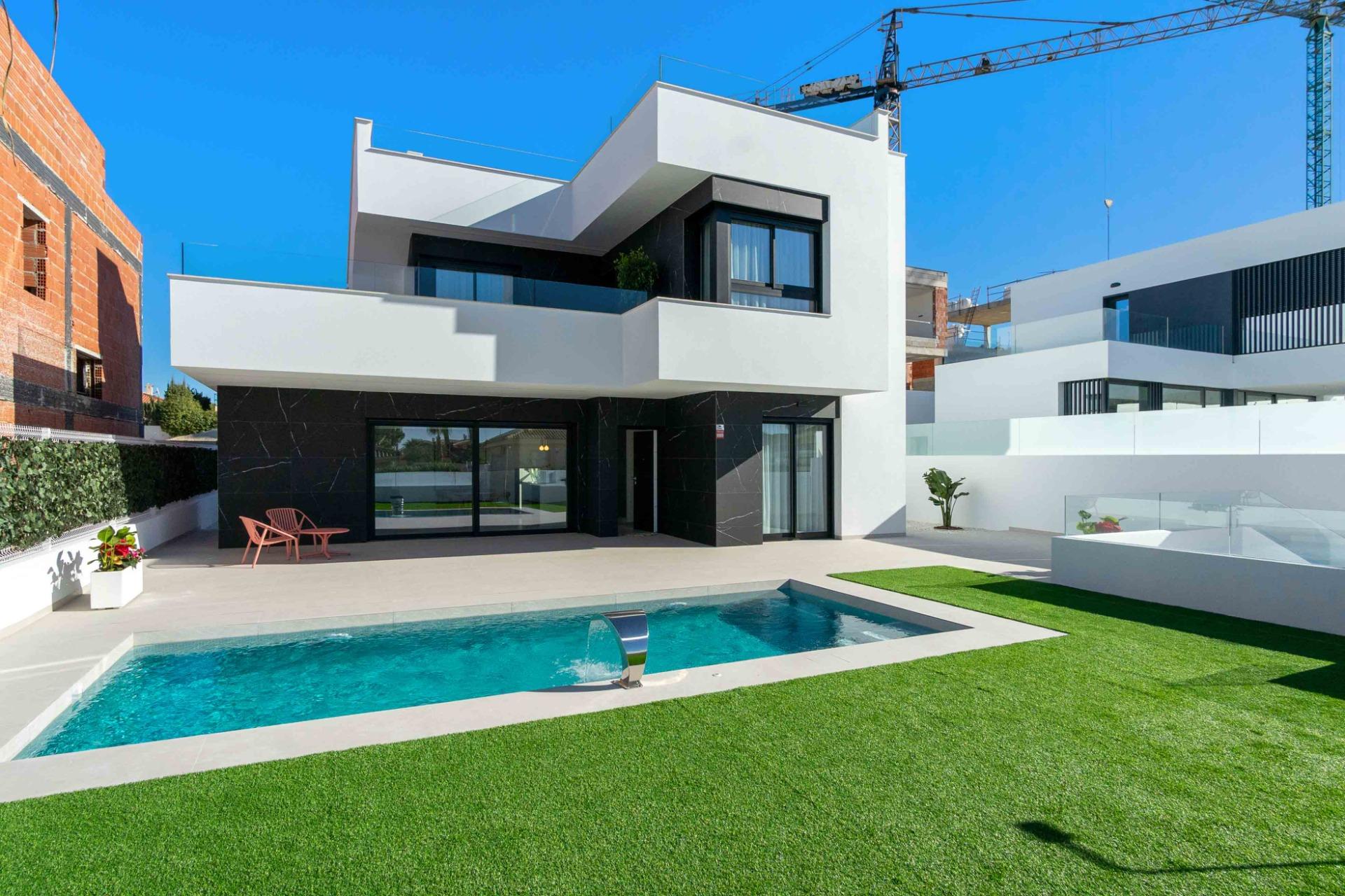 LUXURY VILLAS. NEW CONSTRUCTION. PILOT FLAT DONE.