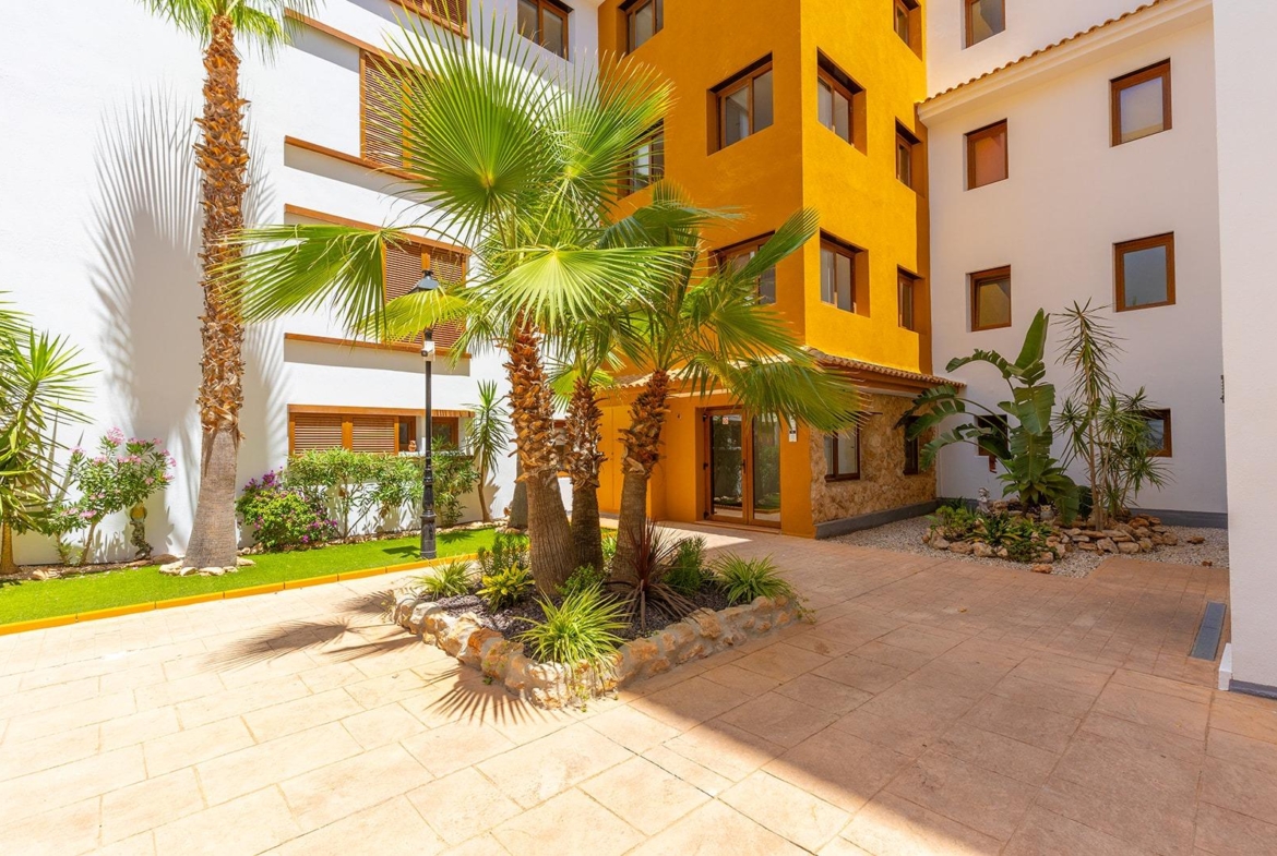 “LA RECOLETA” ATICO CON TRES TERRAZAS. GARAJE+TRASTERO. 2 DORM. 2 BAÑOS. 201 M2. PISCINAS.