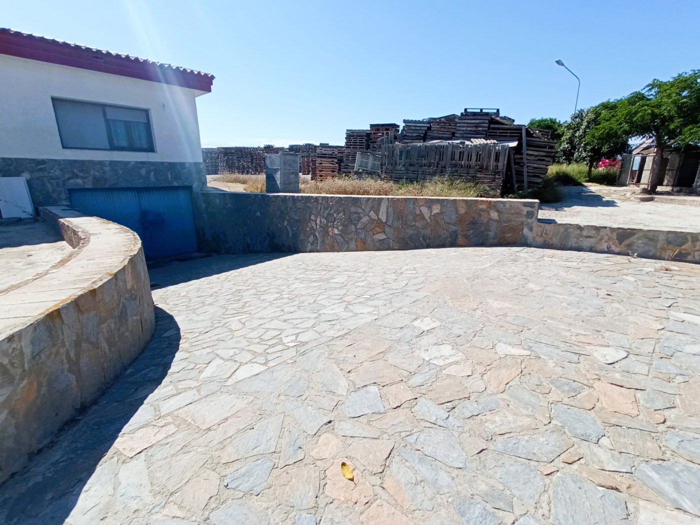 INDEPENDENT VILLA OF 500M2 – LAND OF 10,000M2 NEXT TO BONALBA – MUCHAMIEL