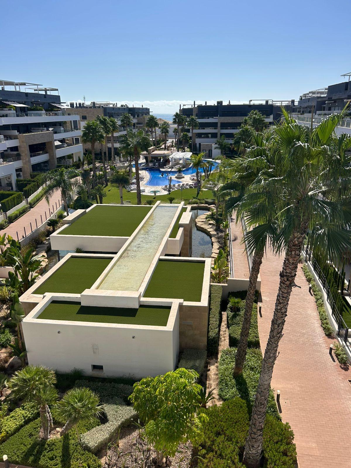 3-31-52 ÁTICO EN PLAYA FLAMENCA CON SOLARIUM PRIVADO. 2 DORM. 2 BAÑOS. 80 M2 DE SUPERFICIE. PISCINAS COMUN.