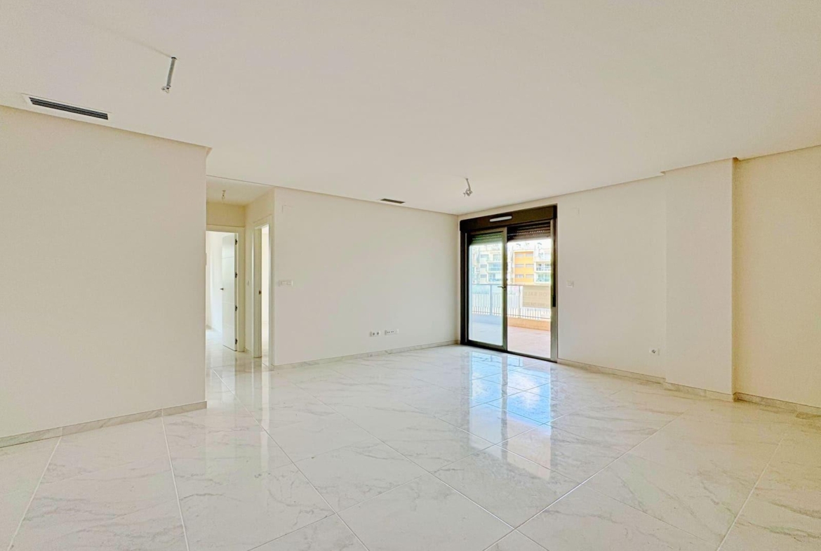 APARTAMENTO EN RESIDENCIAL GREEN HILS DE 2 DORM. 2 BAÑOS. PARKING INCLUIDO. PISCINA. GYM. SUPERFICIE 93 M2.