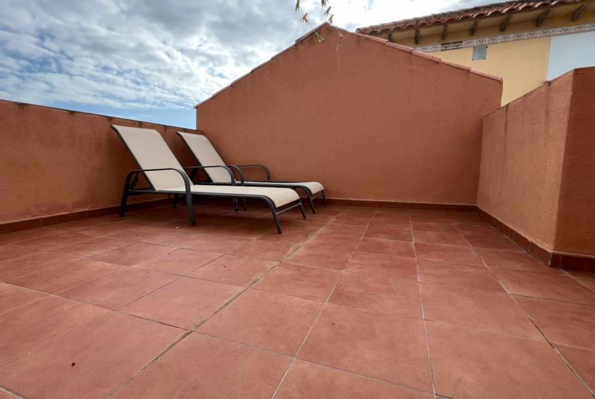 🏡 Your lakeside home with ☀️ solarium and 🌿 private garden in Torrevieja!