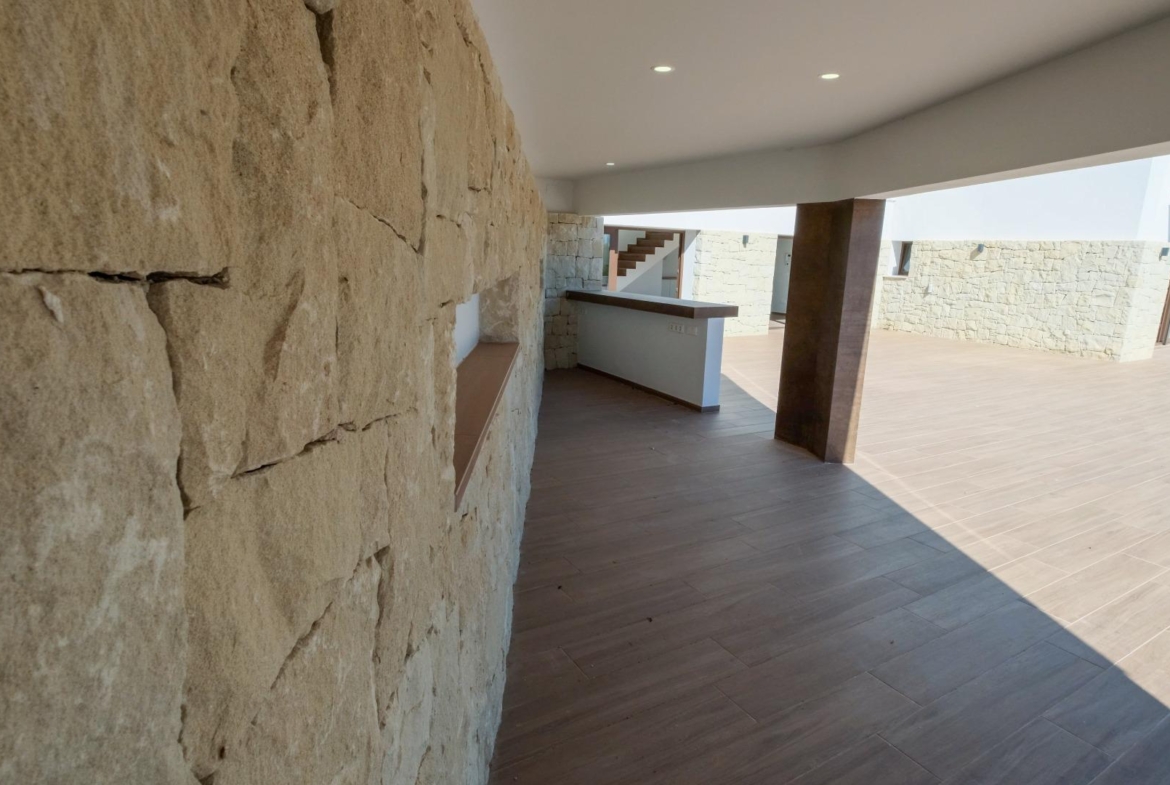 “Stunning Villa with scenic views to the sea and valle  in Altea”