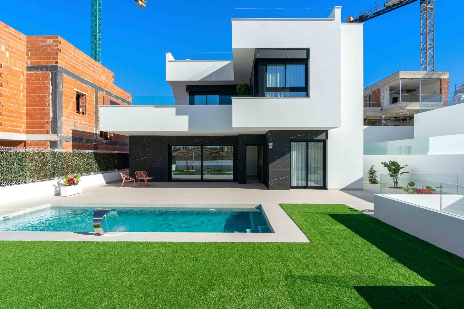 LUXURY VILLAS. NEW CONSTRUCTION. PILOT FLAT DONE.