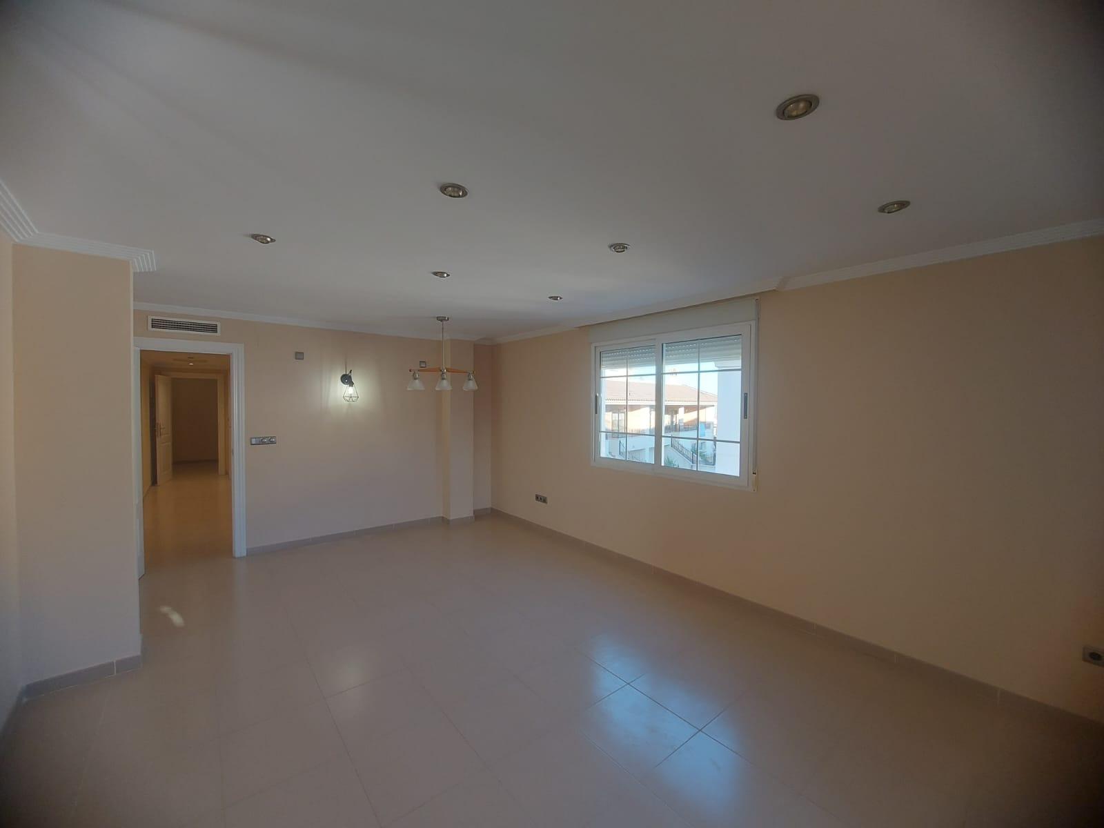 3-32-26 EDIFICIO EN ORIHUELA CIUDAD. 3 DORM. 2 BAÑOS. GARAJE. TRASTEROS