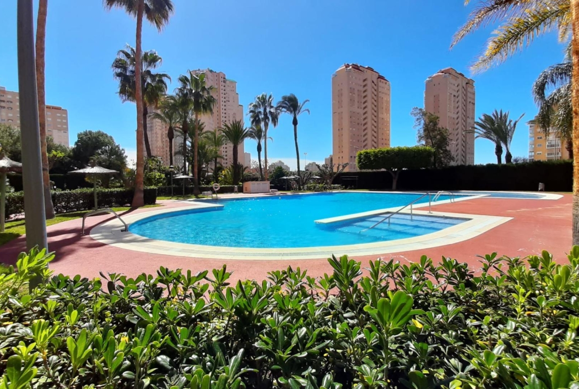 Excepcional piso en 2ª línea en playa Muchavista con vistas panorámicas al mar y a la montaña