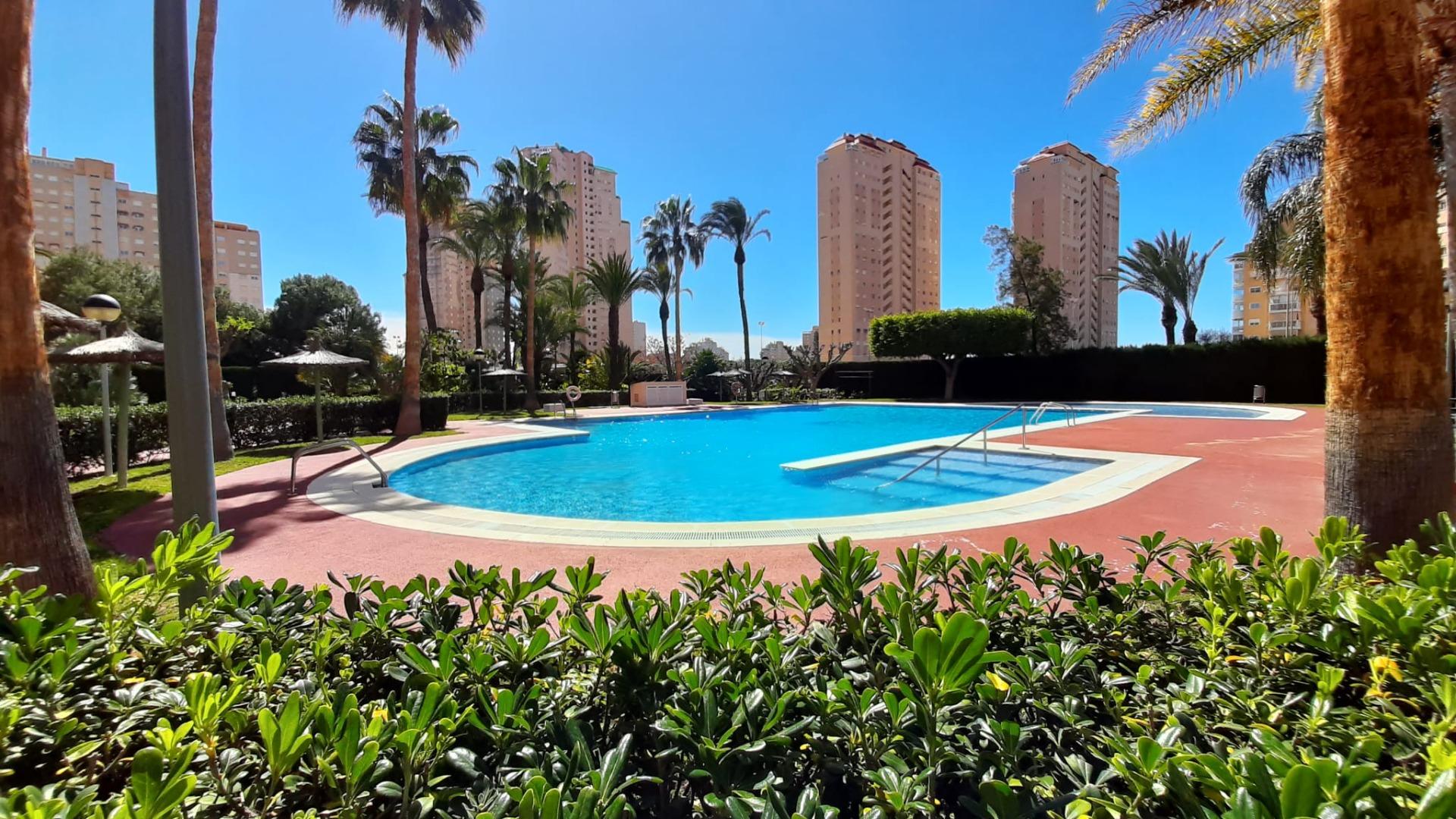 Excepcional piso en 2ª línea en playa Muchavista con vistas panorámicas al mar y a la montaña