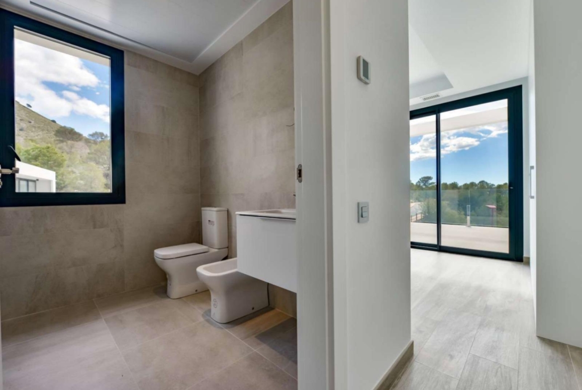 Nieuw gebouwde villa in Golf Bahía Luxe, ruimte en energie-efficiëntie