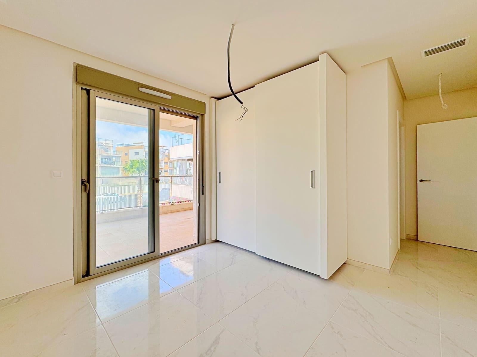 3-32-58 APARTAMENTO EN RESIDENCIAL GREEN HILS DE 2 DORM. 2 BAÑOS. PARKING INCLUIDO. PISCINA. GYM. SUPERFICIE 93 M2.
