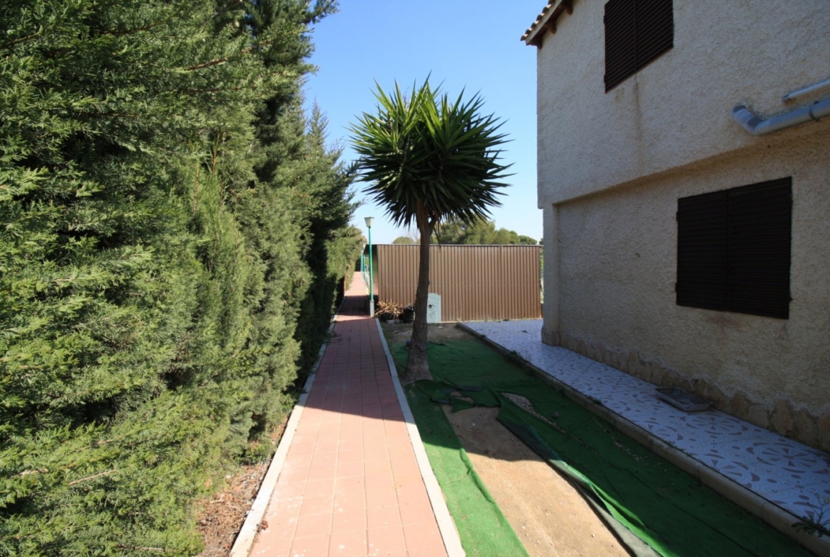 CAMPOAMOR, SPECTACULAR FINCA, 3500 M2  PLOT WITH 2 HOUSES, PRIVATE POOL, 2500 METERS FROM THE BEACH