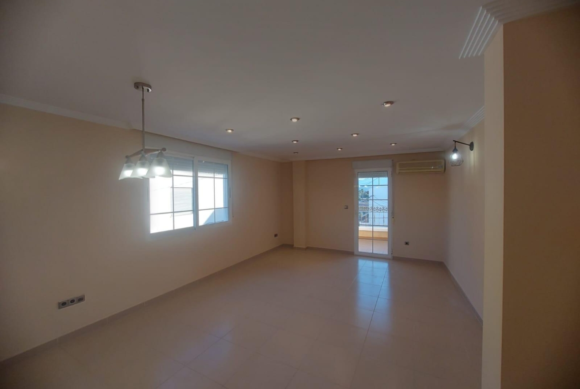 EDIFICIO EN ORIHUELA CIUDAD. 3 DORM. 2 BAÑOS. GARAJE. TRASTEROS