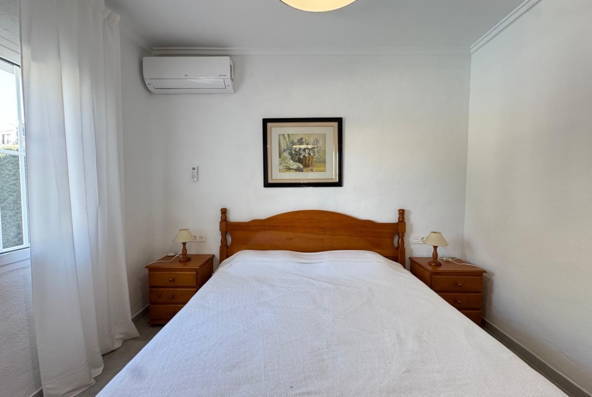 VILLA EN CABO ROIG A 800 METROS DE LA PLAYA CON PARCELA DE 890 M2. 3 DORM. 2 BAÑOS. PISCINA PRIVADA.
