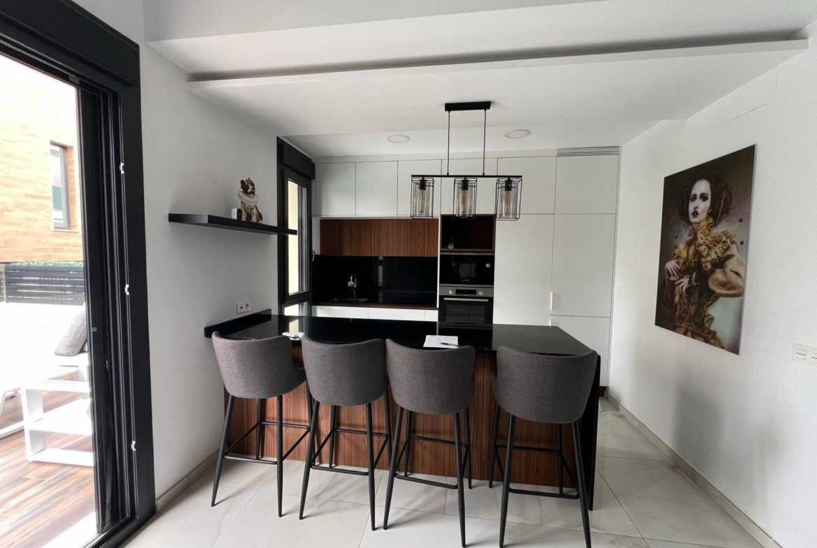 VILLA DE LUJO EN LOMAS DE CABO ROIG CON PISCINA PRIVADA Y PARCELA DE 200 M2. 3 DORM. 3 BAÑOS.