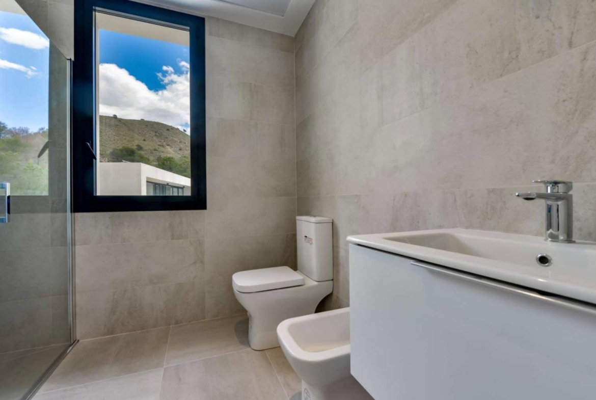 Nieuw gebouwde villa in Golf Bahía Luxe, ruimte en energie-efficiëntie