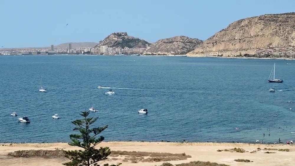 EXCLUSIVA VIVIENDA DE 178 METROS EN PRIMERA LÍNEA EN CABO HUERTAS