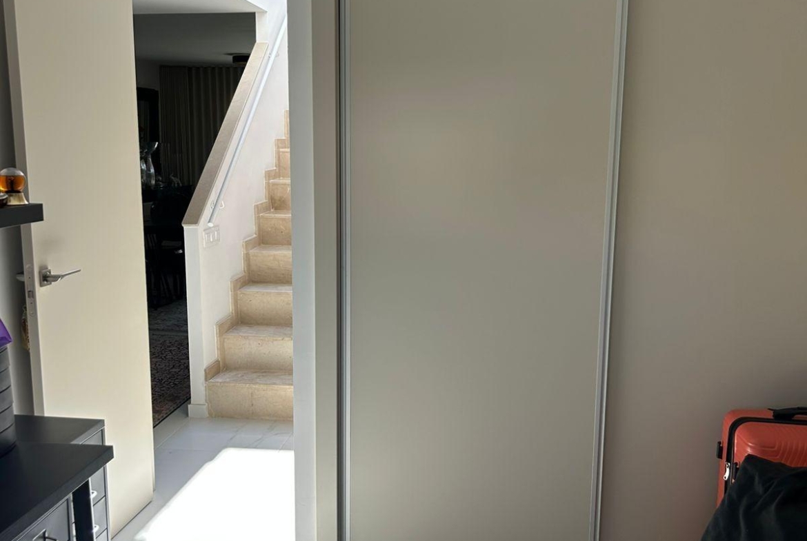 ÁTICO EN PLAYA FLAMENCA CON SOLARIUM PRIVADO. 2 DORM. 2 BAÑOS. 80 M2 DE SUPERFICIE. PISCINAS COMUN.