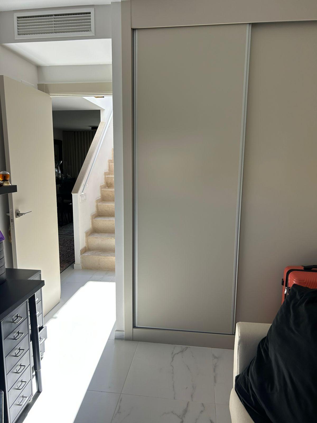 3-33-50 ÁTICO EN PLAYA FLAMENCA CON SOLARIUM PRIVADO. 2 DORM. 2 BAÑOS. 80 M2 DE SUPERFICIE. PISCINAS COMUN.