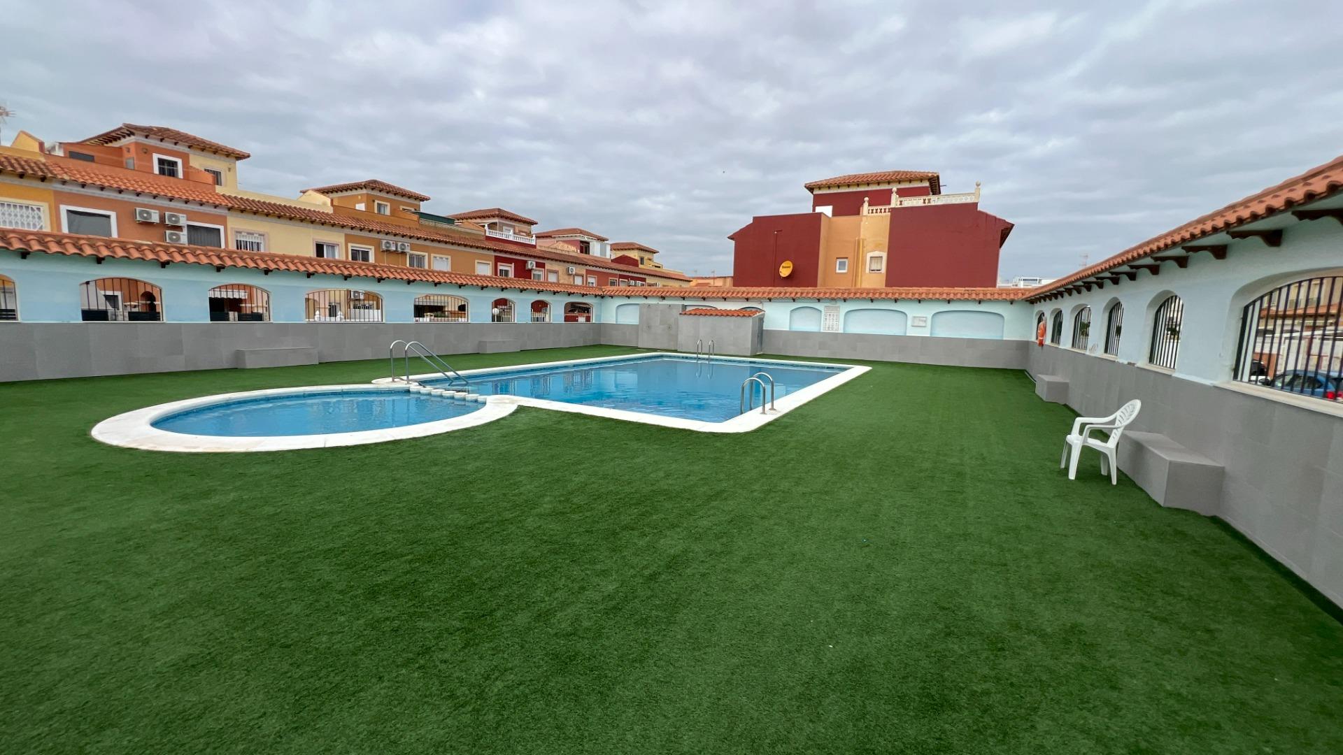 🏡 Your lakeside home with ☀️ solarium and 🌿 private garden in Torrevieja!