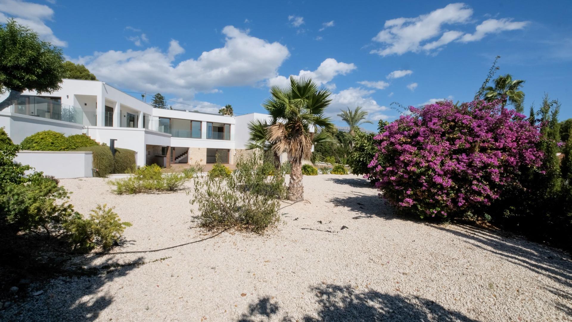 3-34-13 “Stunning Villa with scenic views to the sea and valle in Altea”