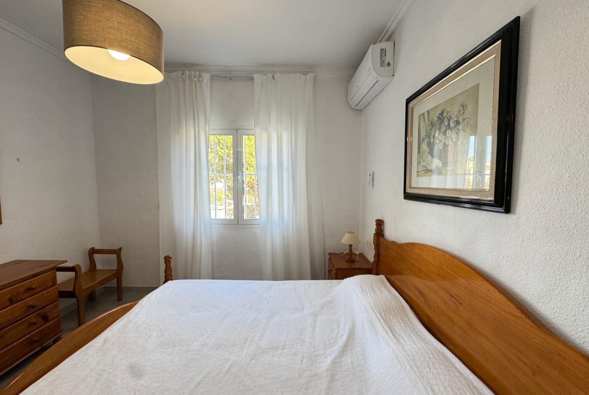 VILLA EN CABO ROIG A 800 METROS DE LA PLAYA CON PARCELA DE 890 M2. 3 DORM. 2 BAÑOS. PISCINA PRIVADA.