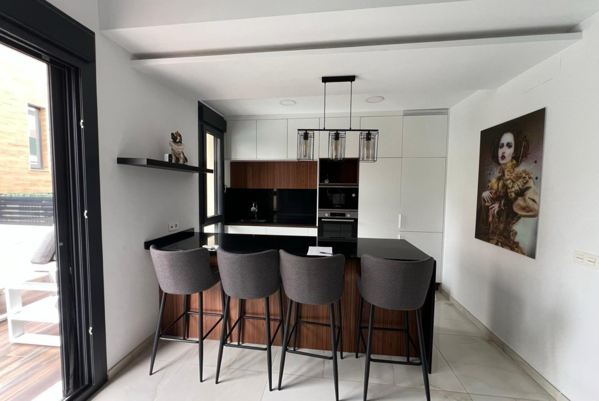 VILLA DE LUJO EN LOMAS DE CABO ROIG CON PISCINA PRIVADA Y PARCELA DE 200 M2. 3 DORM. 3 BAÑOS.
