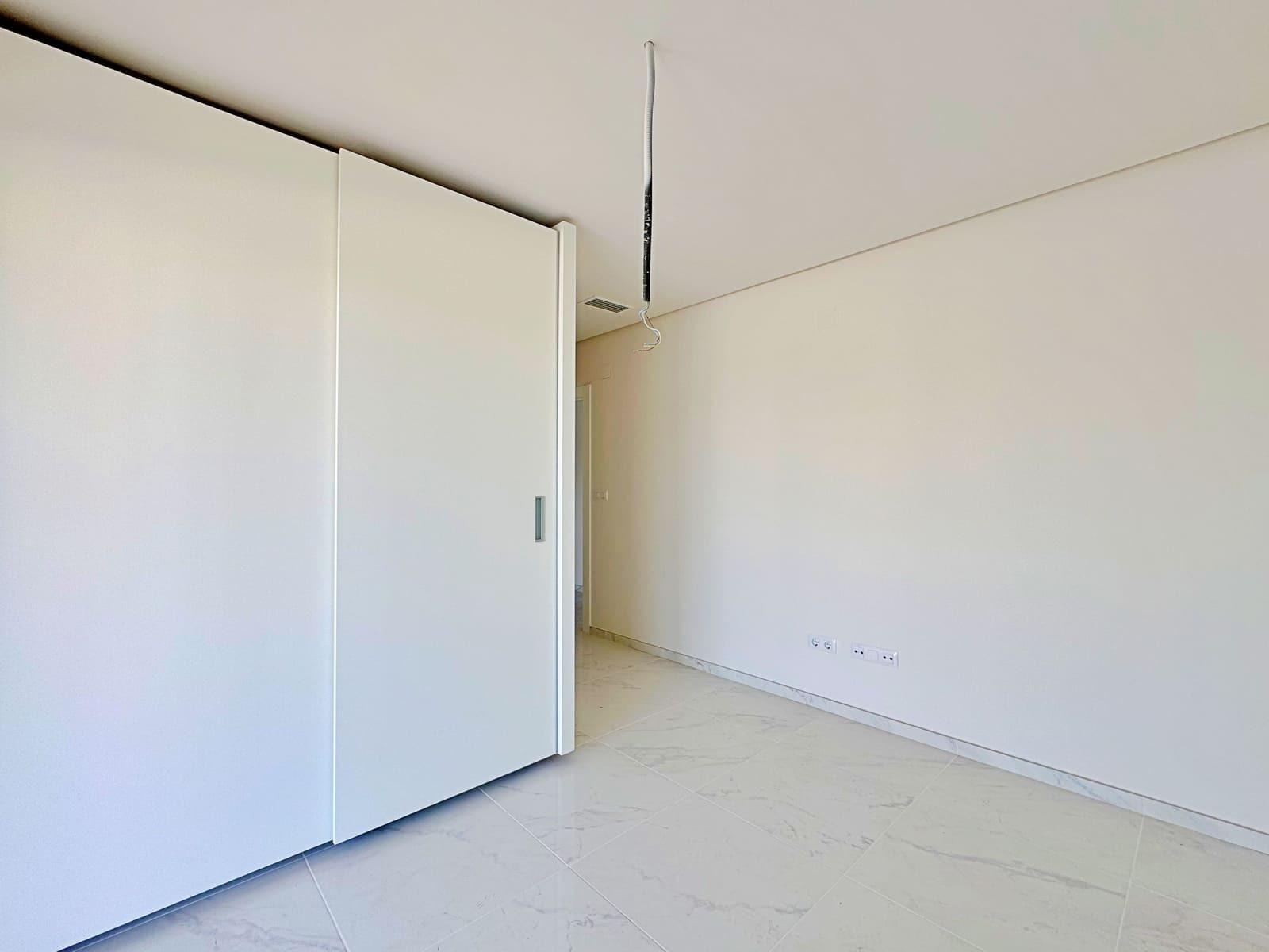 3-34-52 APARTAMENTO EN RESIDENCIAL GREEN HILS DE 2 DORM. 2 BAÑOS. PARKING INCLUIDO. PISCINA. GYM. SUPERFICIE 93 M2.