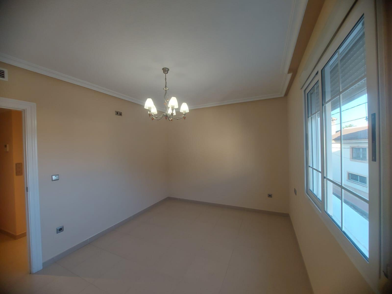 3-35-23 EDIFICIO EN ORIHUELA CIUDAD. 3 DORM. 2 BAÑOS. GARAJE. TRASTEROS