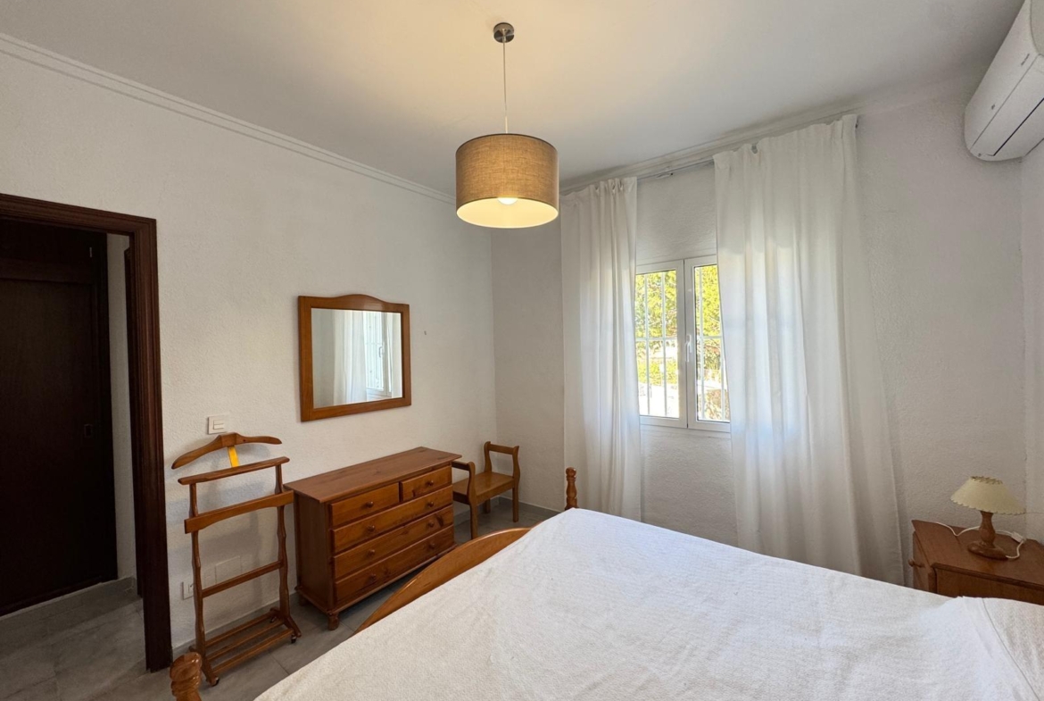 VILLA EN CABO ROIG A 800 METROS DE LA PLAYA CON PARCELA DE 890 M2. 3 DORM. 2 BAÑOS. PISCINA PRIVADA.