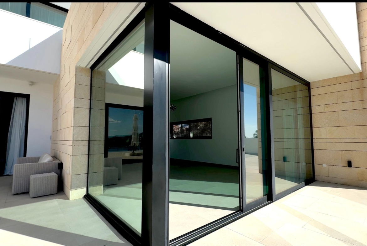Unique Villa in Sierra Cortina
