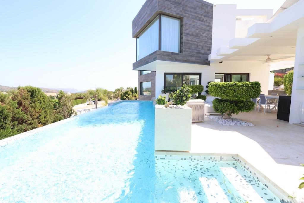 VILLA DE LUJO DE 5 DORM. 6 BAÑOS. EN MONTE OLIMPO JÁVEA.
